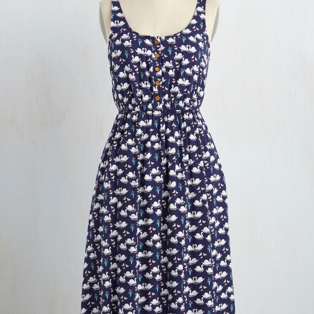 Swan Dress in XL